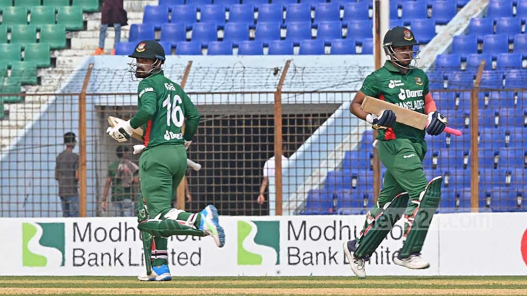 ঝড়ো ব্যাটিংয়ে পাওয়ার প্লেতে বাংলাদেশের রেকর্ড