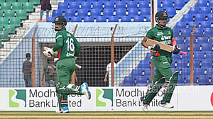 ঝড়ো ব্যাটিংয়ে পাওয়ার প্লেতে বাংলাদেশের রেকর্ড