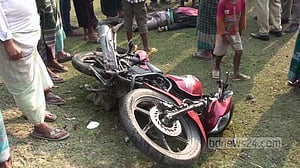 গোপালগঞ্জে মোটরসাইকেলে ট্রেনের ধাক্কায় শিক্ষক নিহত
