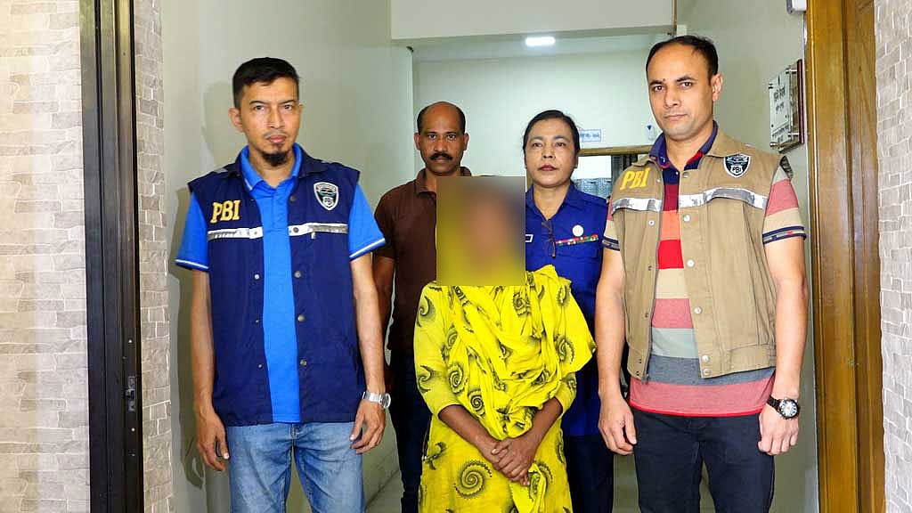 মেয়ের শরীর পুড়িয়ে ভিক্ষাবৃত্তি করানোর অভিযোগে মা গ্রেপ্তার