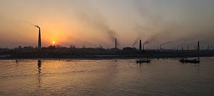 ইট ভাটার ধোঁয়াচ্ছন্ন শীতলক্ষ্যার তীর