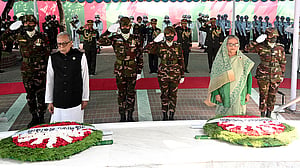 টুঙ্গিপাড়ায় বঙ্গবন্ধুর সমাধিতে রাষ্ট্রপতি ও প্রধানমন্ত্রীর শ্রদ্ধা
