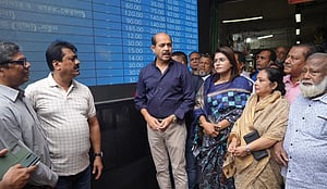 ‘বেশি’ দাম নিলে দোকান বন্ধ, হুঁশিয়ারি মেয়র আতিকের