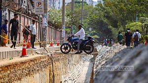 রাস্তা খোঁড়াখুঁড়ি এবার হাতিরঝিলে