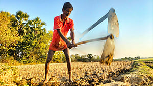 আবারও সাঁওতাল কৃষকের বিষপান: কীসের সংকেত?