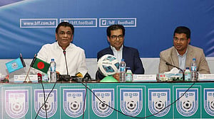 নিষিদ্ধ সোহাগকে নিয়ে সবার মুখে ছিপি!