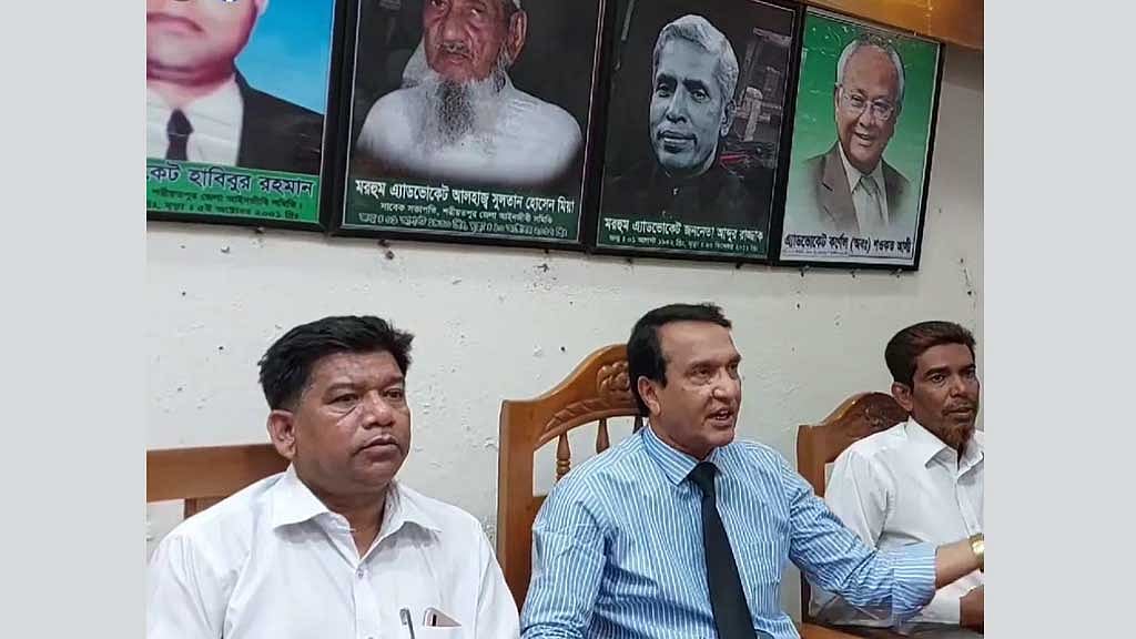 দুর্নীতি: শরীয়তপুর বারের বর্তমান ও সাবেক সভাপতির সদস্য পদ স্থগিত