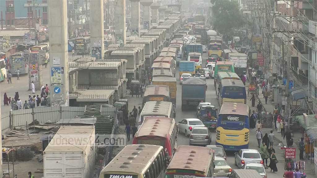 চাপ বেড়েছে ঢাকা-ময়মনসিংহ মহাসড়কে, সামলাতে গলদঘর্ম পুলিশ