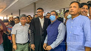 ডিজিটাল নিরাপত্তা আইনের মামলায় প্রথম আলো সম্পাদকের স্থায়ী জামিন