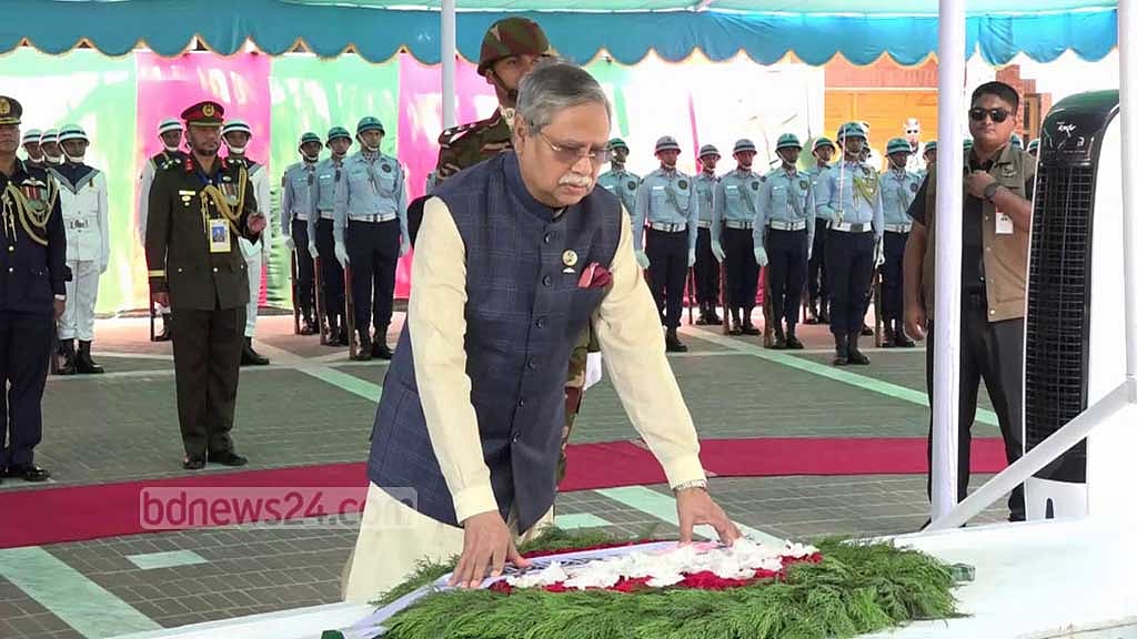 জাতির পিতার সমাধিতে রাষ্ট্রপ্রধানের শ্রদ্ধা