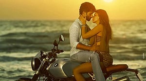 ‘অসম্ভব’ প্রেমে শহিদ-কৃতি