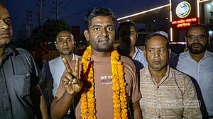 সাংবাদিক শামস কারামুক্ত