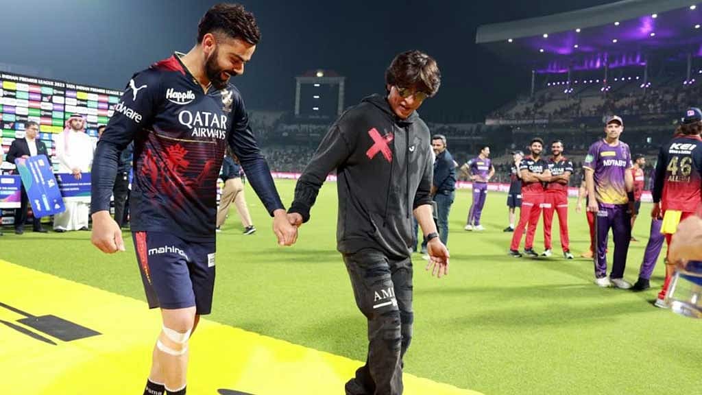কোহলিকে ‘ঝুমে জো পাঠান’র স্টেপ শেখালেন শাহরুখ খান