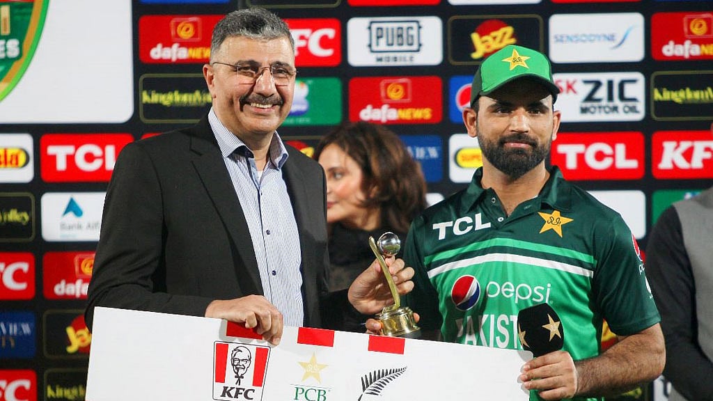 টানা তিন সেঞ্চুরির পর ফখর বললেন, ‘দুর্বলতা নিয়ে কাজ করি’