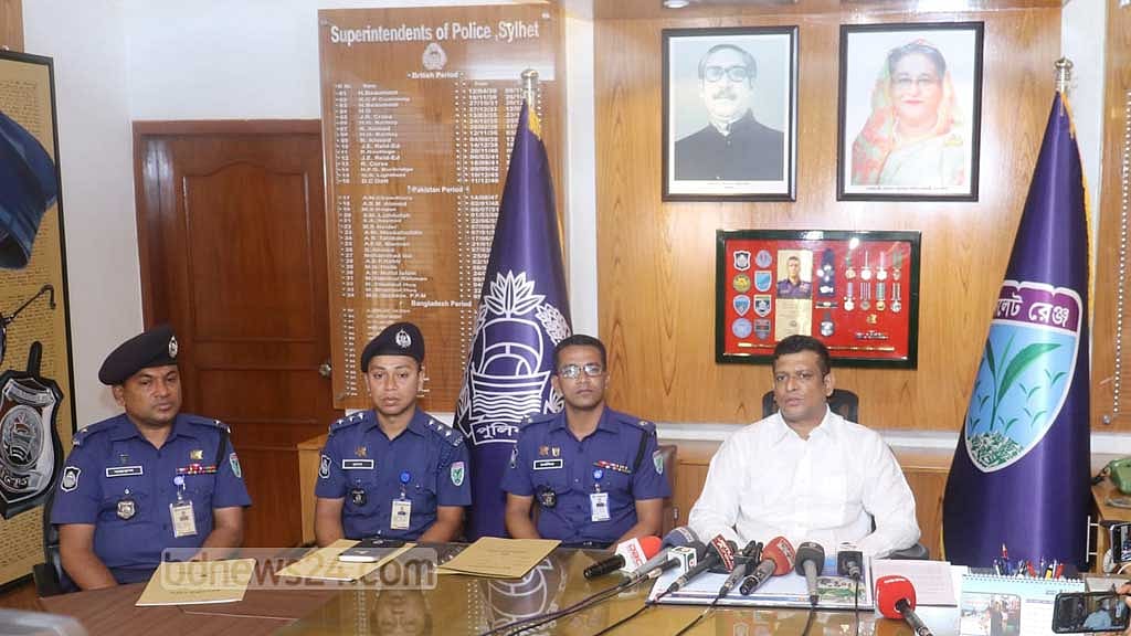 জাফলংয়ে যুবককে হত্যার পর পাথরচাপা, স্ত্রীসহ গ্রেপ্তার ৪