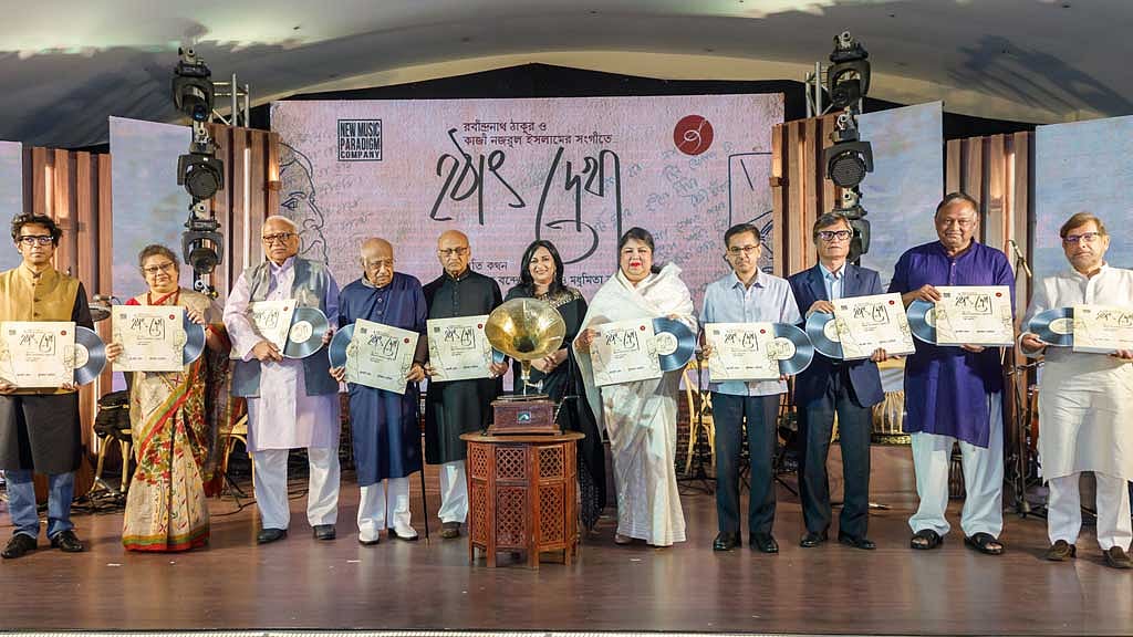 ‘হঠাৎ দেখা’ অ্যালবামের মোড়ক উন্মোচন