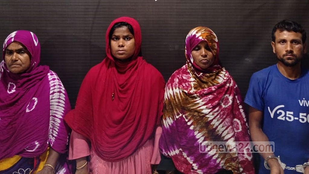 পাবনায় দেড় কেজি হেরোইন উদ্ধার, তিন নারীসহ গ্রেপ্তার ৪