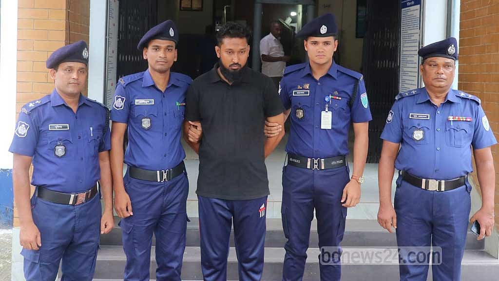 সিলেটে ‘ধান কাটাকে কেন্দ্র’ করে গুলি: আগ্নেয়াস্ত্রসহ যুবক গ্রেপ্তার