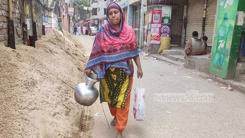 পানি লাইনে আসে না, ওয়াসায় কিনতে গেলেও মেলে না