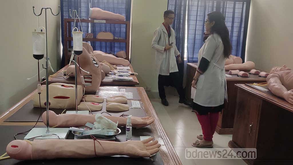 ৮ মেডিকেল কলেজে ‘কৃত্রিম মানবদেহে’ শিখবে শিক্ষার্থীরা