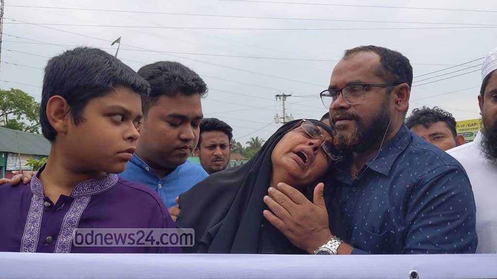 ছেলের মুক্তি চাইতে এসে কান্নায় ভেঙে পড়লেন শামসের মা