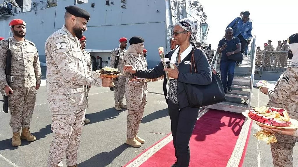 খার্তুম থেকে কূটনীতিকদের সরিয়ে নিল মার্কিন সামরিক বাহিনী