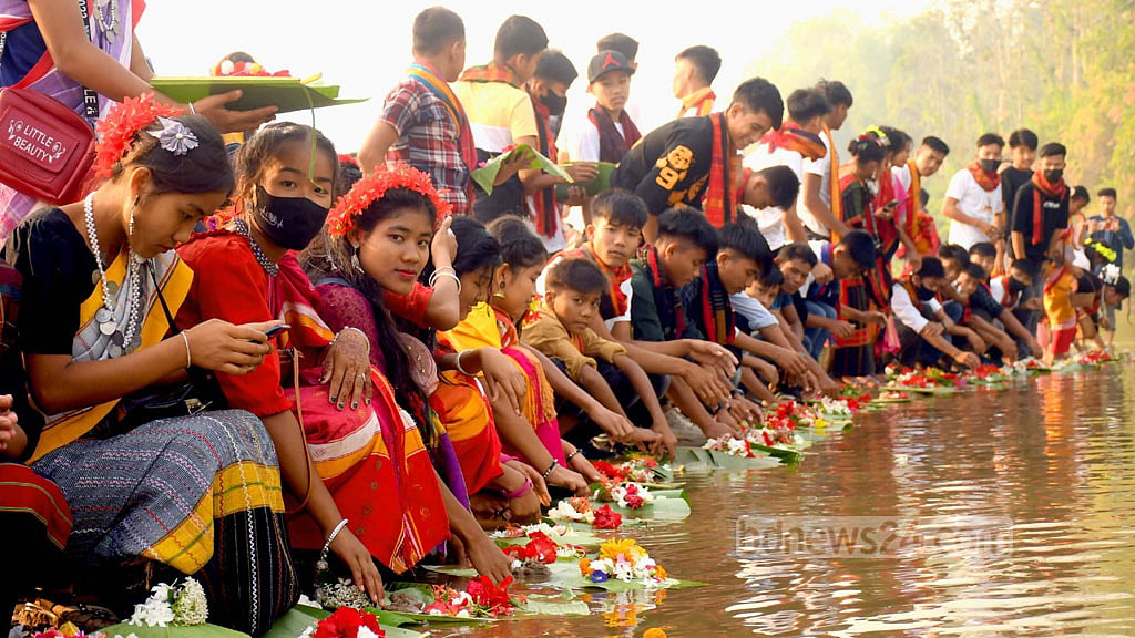 চেঙ্গী-মাইনীর তীরে উৎসবে রঙিন ‘ফুল বিজু’