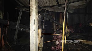 শরীয়তপুরে আগুনে পুড়ে ভাই-বোনের মৃত্যু
