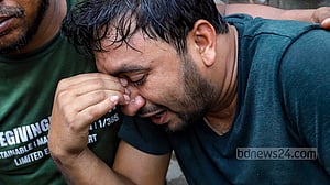 হতাশা আর আতঙ্ক ছড়ানো এক আগুন