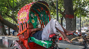 গরমে দিশেহারা শ্রমজীবী মানুষ