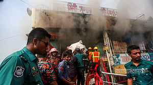 নিউ সুপার মার্কেটের আগুন পুরোপুরি নিভল ২৭ ঘণ্টা পর