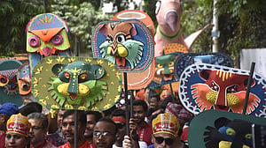 চট্টগ্রাম চারুকলা: ক্যাম্পাসে ফেরার সঙ্কটে হচ্ছে না মঙ্গল শোভাযাত্রা