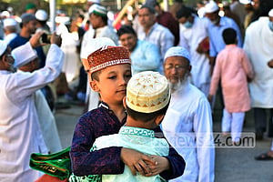 বদলে যাওয়া আনন্দের রং