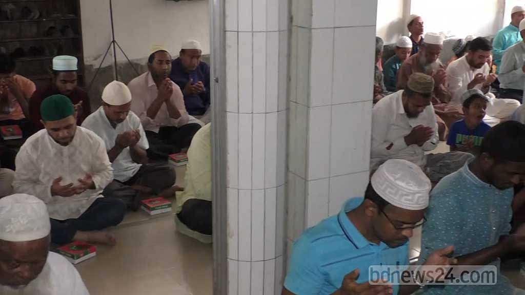 নওগাঁয় র‌্যাব হেফাজতে সুলতানার মৃত্যুর দশম দিনে মসজিদে দোয়া