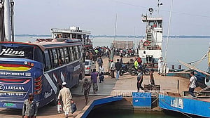 দৌলতদিয়া ফেরিঘাটে চাপ থাকলেও নেই দুর্ভোগ