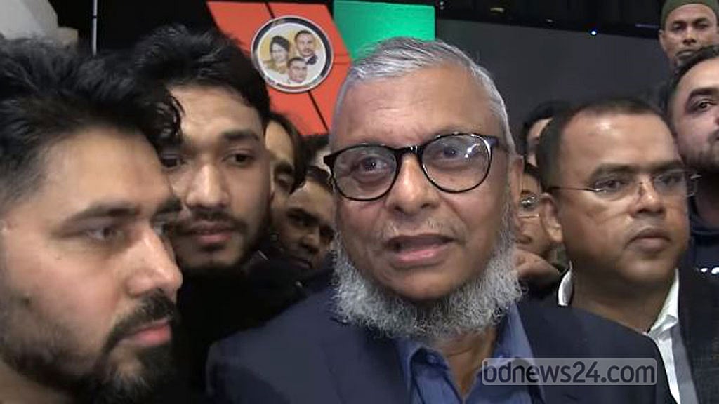 লন্ডন থেকে ‘সিগন্যাল’ নিয়ে ফিরছেন মেয়র আরিফ