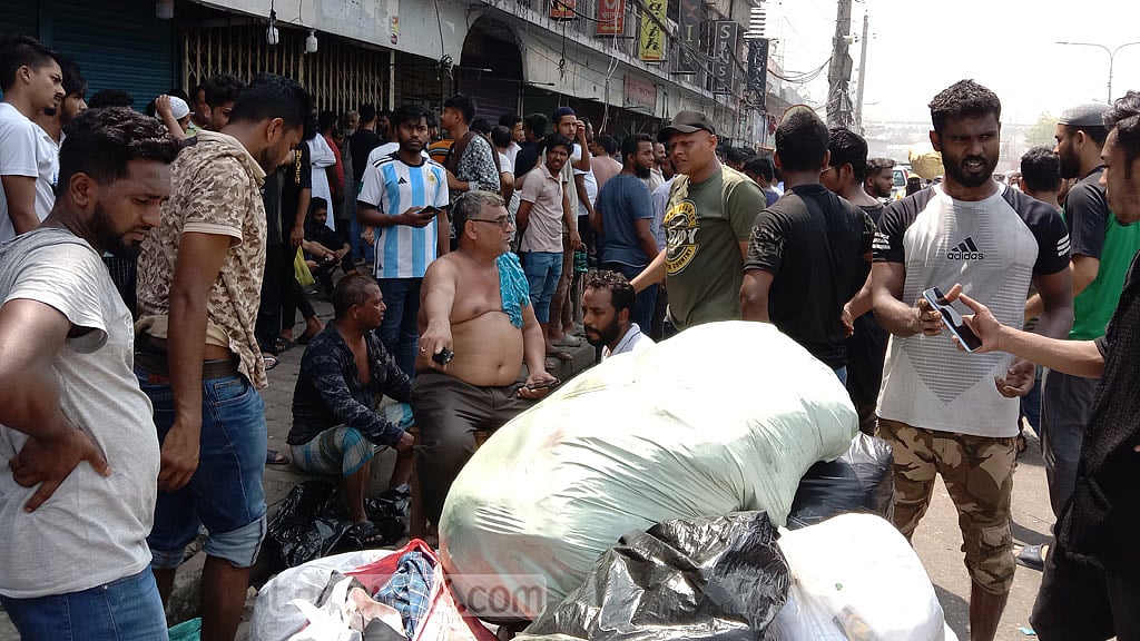 ‘সব শেষ হয়্যা যাইতেছে, কিছু করার পারতাছি না’