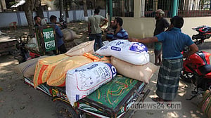 মাগুরায় ভিজিএফ’র ৫৬ বস্তা চাল উদ্ধার, আটক ২