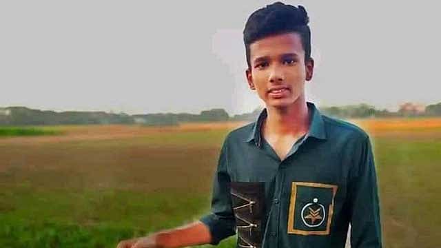 মাইলফলকে ধাক্কা দিয়ে বাইক খাদে, স্কুলছাত্র নিহত