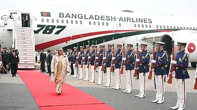 প্রধানমন্ত্রী শেখ হাসিনাকে জাপানে উষ্ণ অভ্যর্থনা