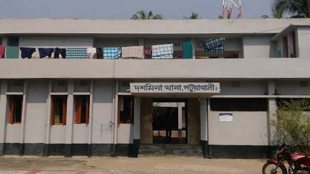 পটুয়াখালীতে বিয়ের ট্রলার ডুবি, নিখোঁজ ৪, এক লাশ উদ্ধার