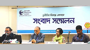 উপাত্ত সুরক্ষা আইনে ‘নজরদারি’ ও ‘ভিন্নমত দমন’ পোক্ত হচ্ছে: টিআইবি