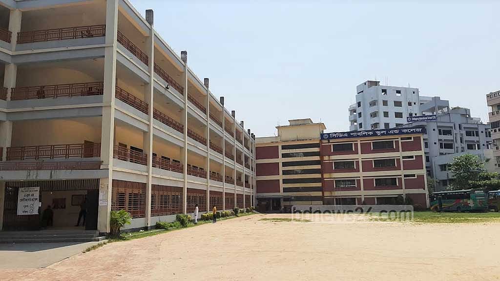 চট্টগ্রাম-৮ উপনির্বাচন: ভোটারের অপেক্ষায় ভোটকেন্দ্র