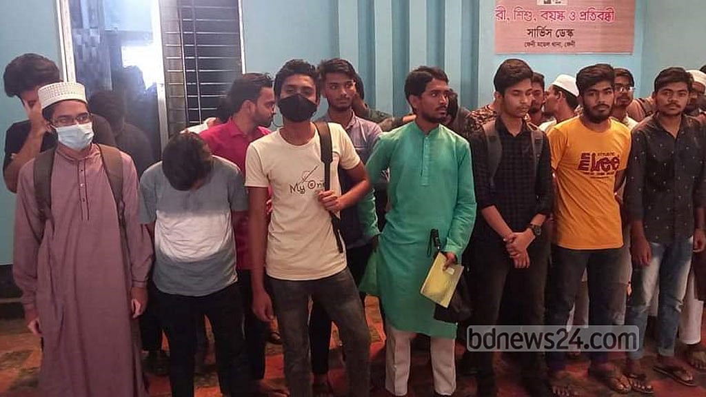 ফেনীতে কোচিং সেন্টারের আড়ালে ‘ছাত্রশিবিরের গোপন বৈঠক’, গ্রেপ্তার ২৬