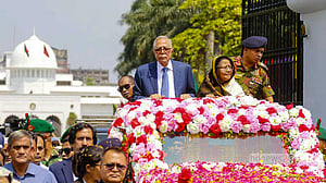 বঙ্গভবন থেকে আবদুল হামিদের রাজসিক বিদায়