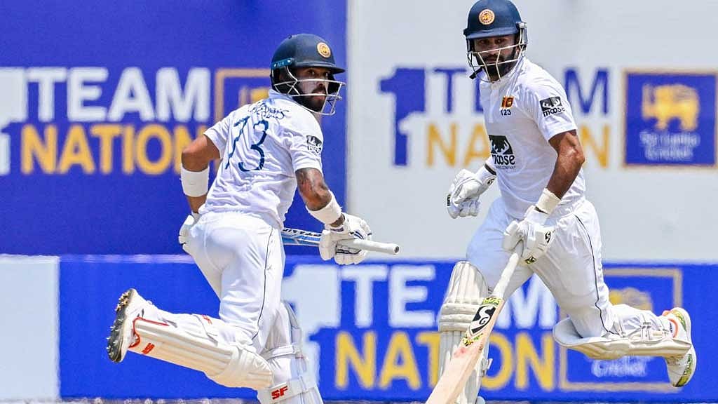 করুনারত্নে ও মেন্ডিসের সেঞ্চুরিতে পিষ্ট আইরিশ বোলিং