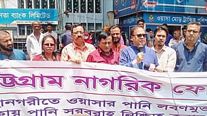 পানিতে অতিরিক্ত লবণ, চট্টগ্রাম ওয়াসার সামনে মানববন্ধন