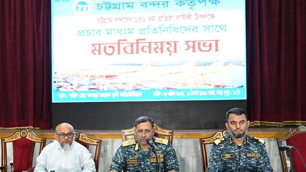চট্টগ্রাম বন্দরে ৪৫ লাখ কন্টেইনার হ্যান্ডলিং সম্ভব: চেয়ারম্যান