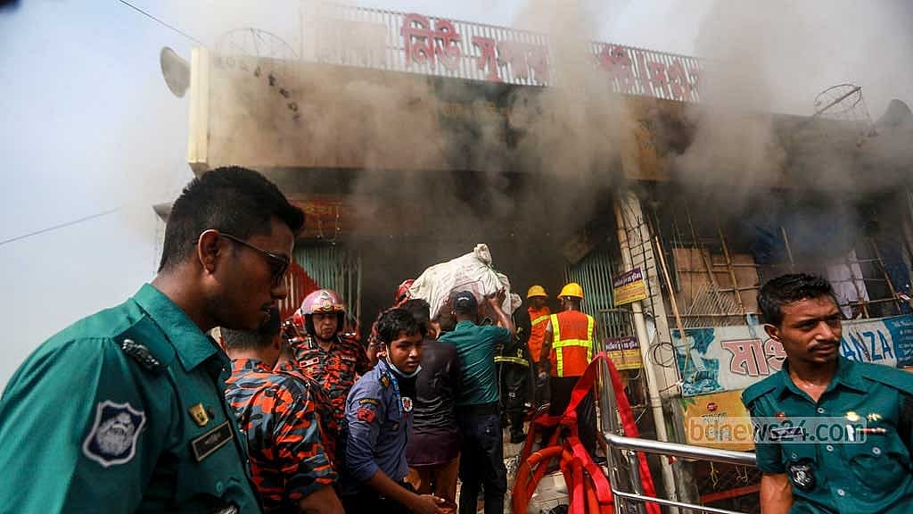 একের পর এক অগ্নিকাণ্ডকে ‘রহস্যজনক’ বলছেন ফখরুল
