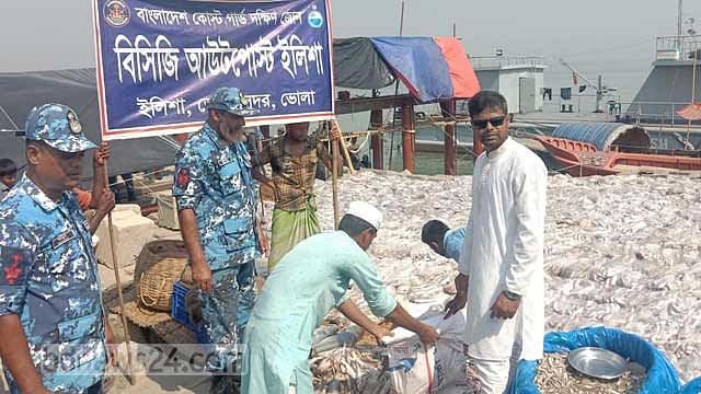 ভোলায় লঞ্চ থেকে জব্দ করা ৯ হাজার কেজি মাছ গেল এতিমখানায়